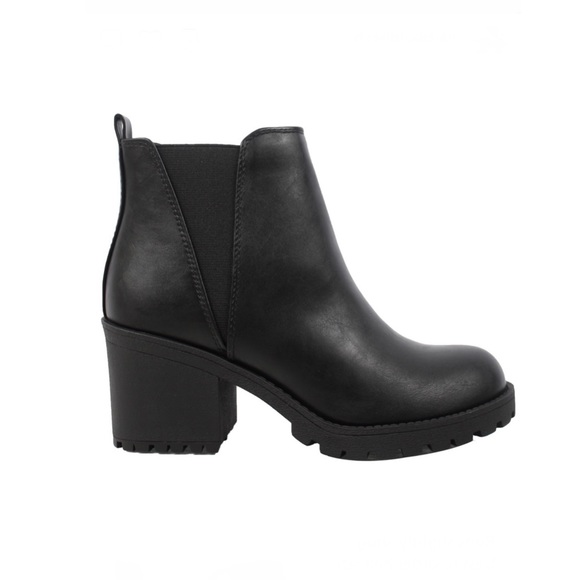 Black Stylish Chelsea Lug Sole Bootie - Picture 6 of 8
